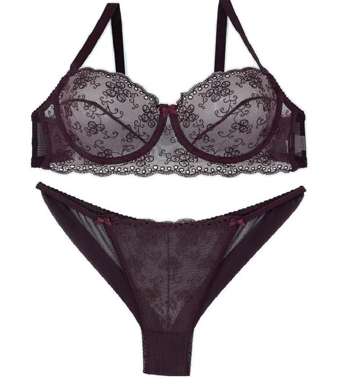 ست شورت و سوتین توری فنردار Barone بارون گلدوزی ست شورت و سوتین توری فنردار Barone بارون گلدوزی